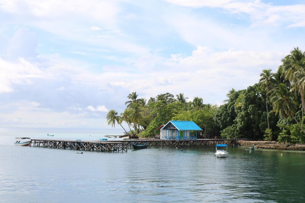 cotage, raja ampat, indonesia, nature, papua, piaynemo, landscape, sea, ocean, vacation, islands, waves, journey, beach